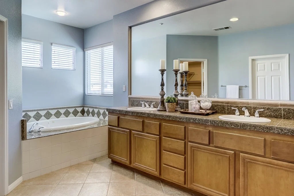 2024 Mesa View Ln additional - web resolution - 26.jpg