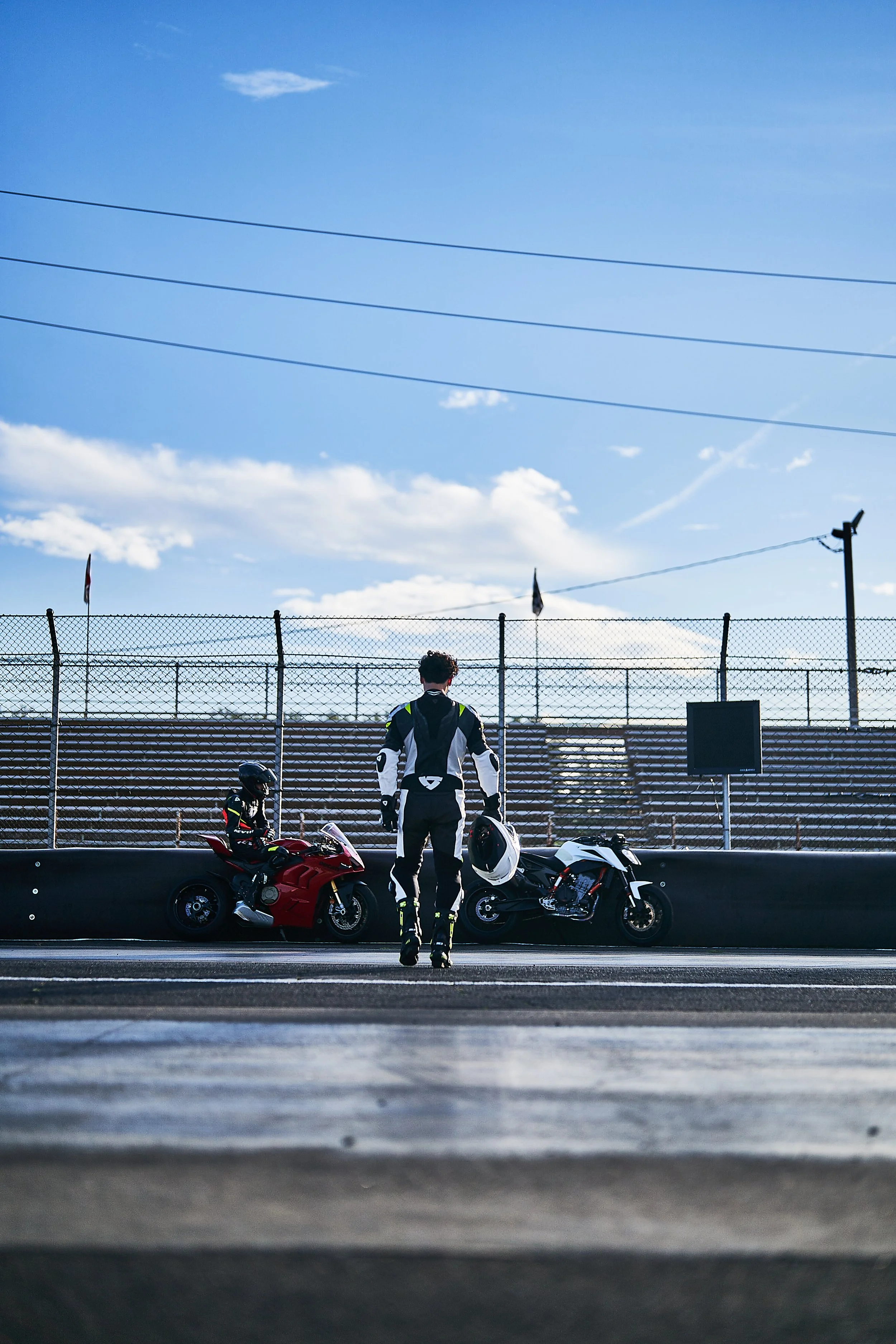 22022 REV'IT! SS23 R  36156.jpg