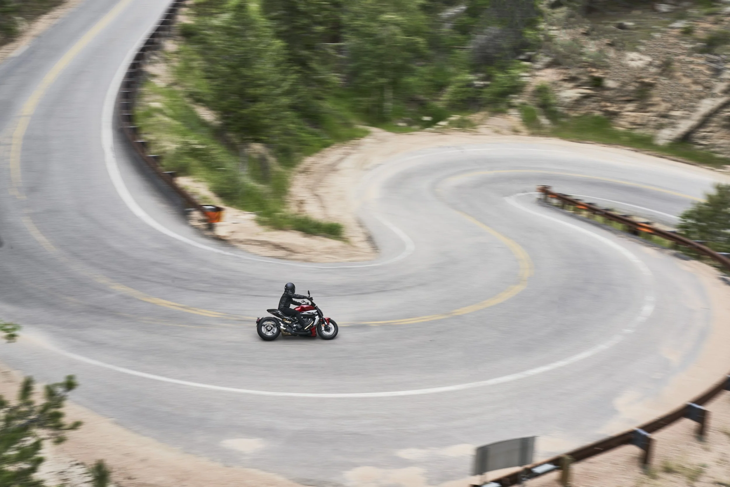 25012 Ducati Diavel 4774.jpg