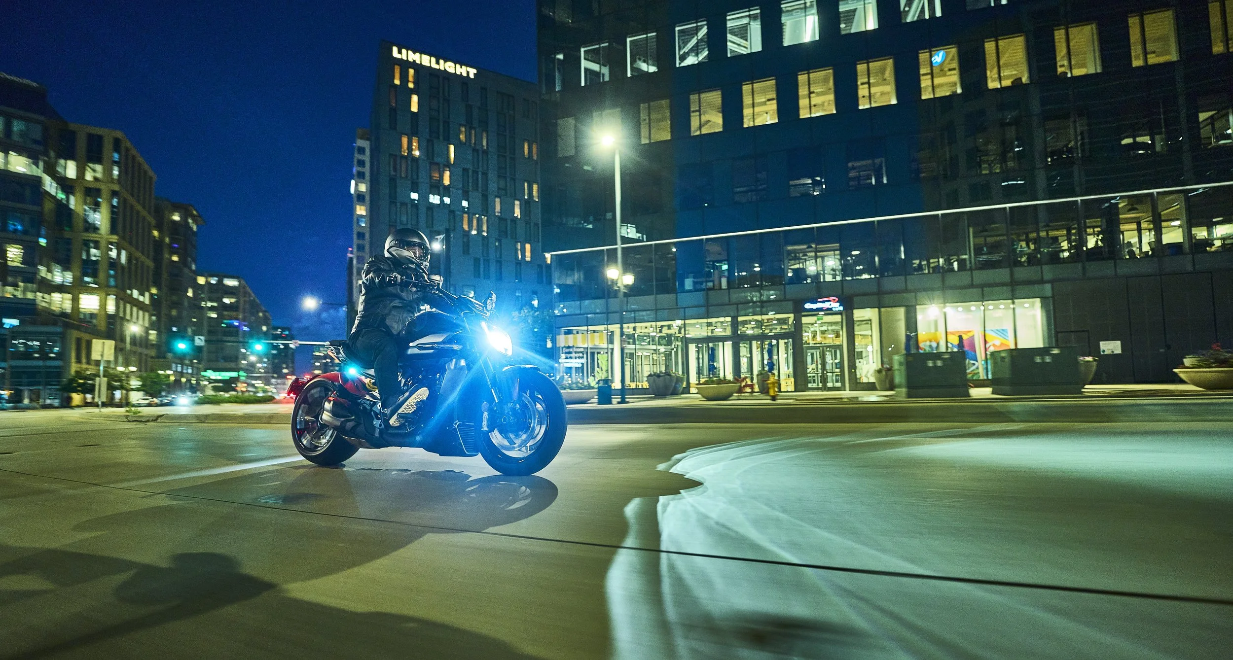 25012 Ducati Diavel 1549.jpg