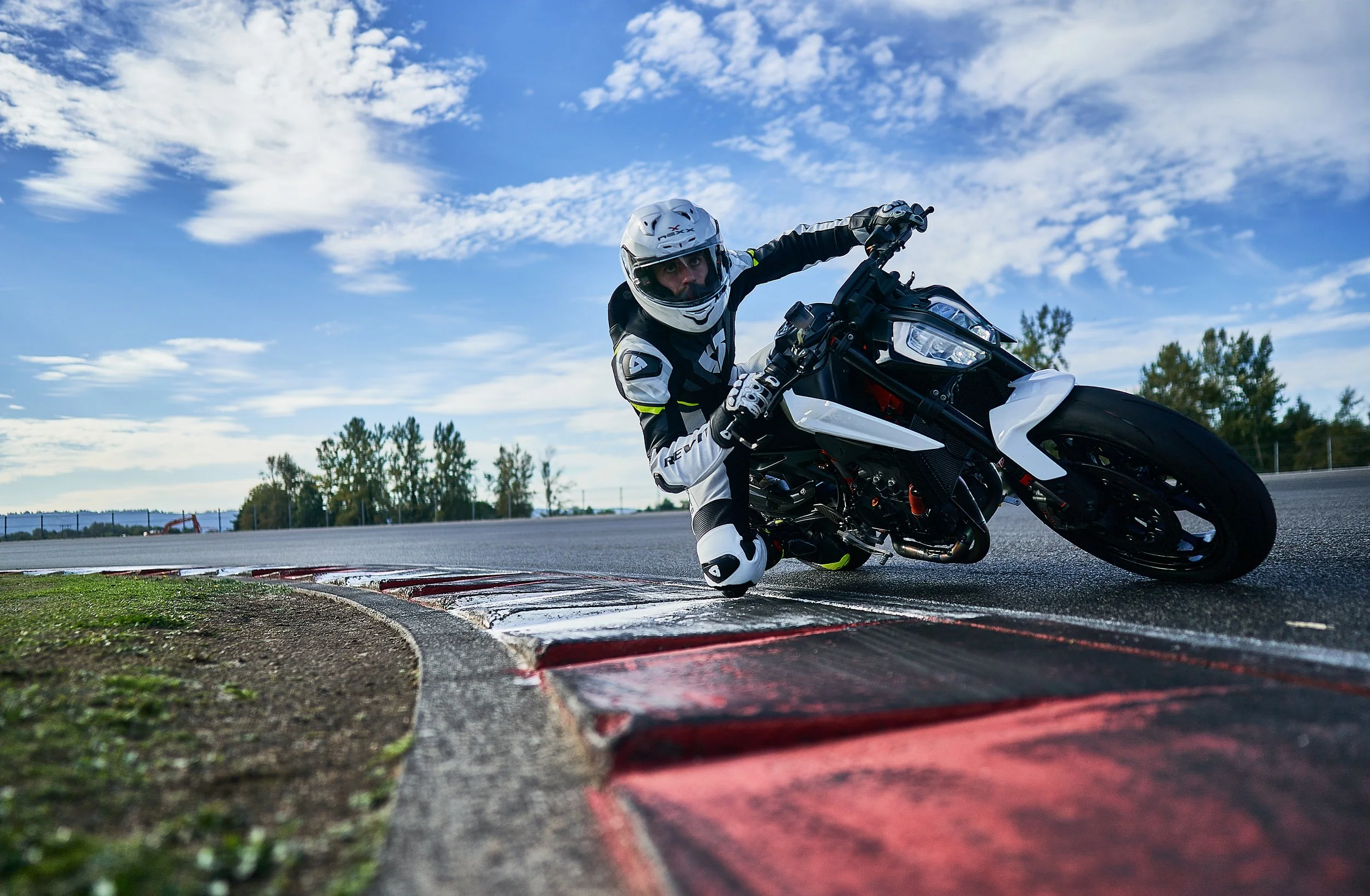 22022 REV'IT! SS23 R  35510.jpg