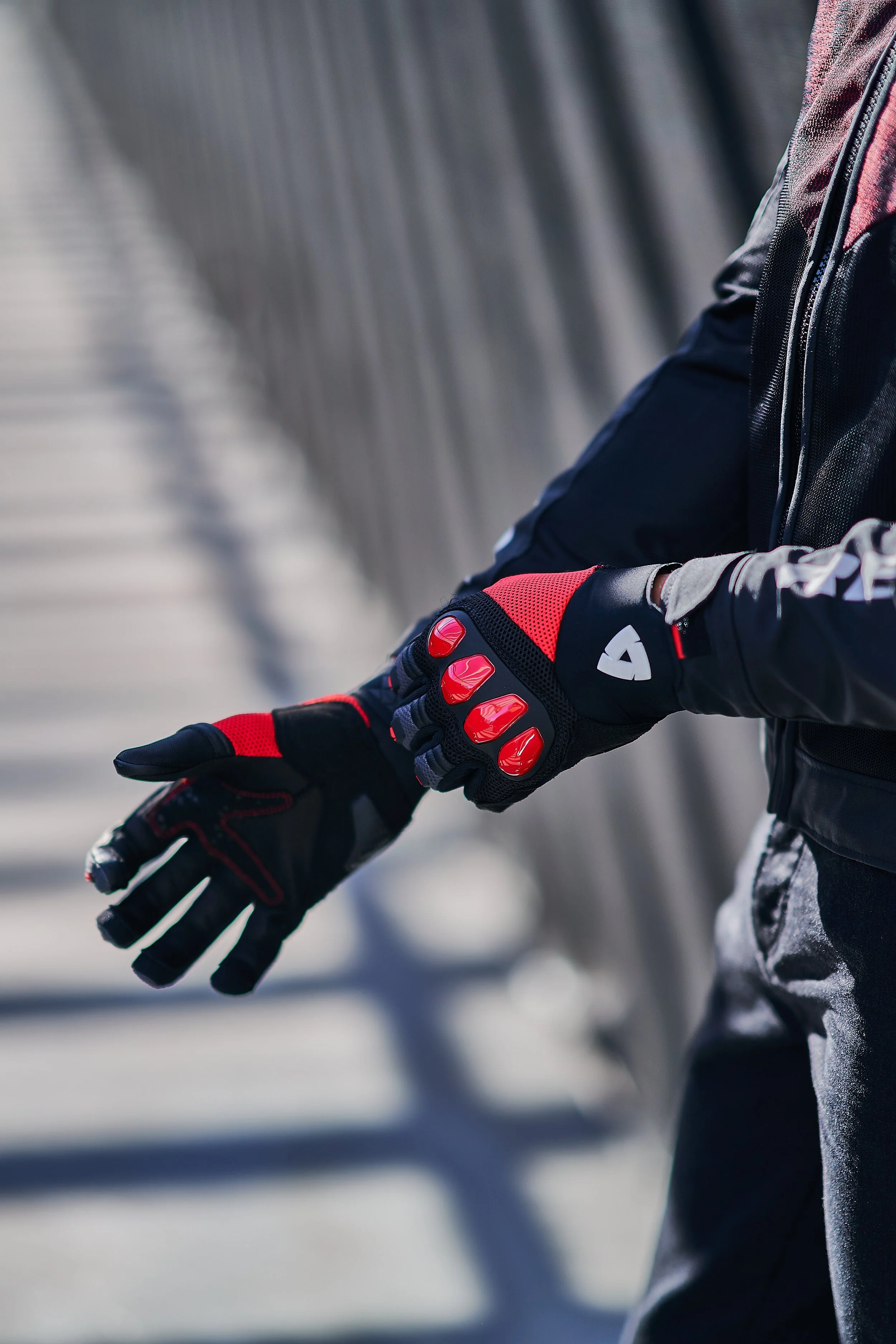 22022 REV'IT! SS23 R 28745.jpg