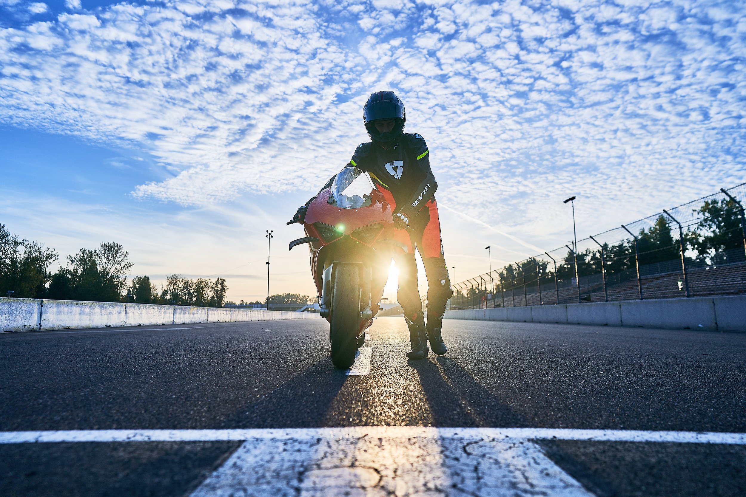 22022 REV'IT! SS23 R 27117.jpg