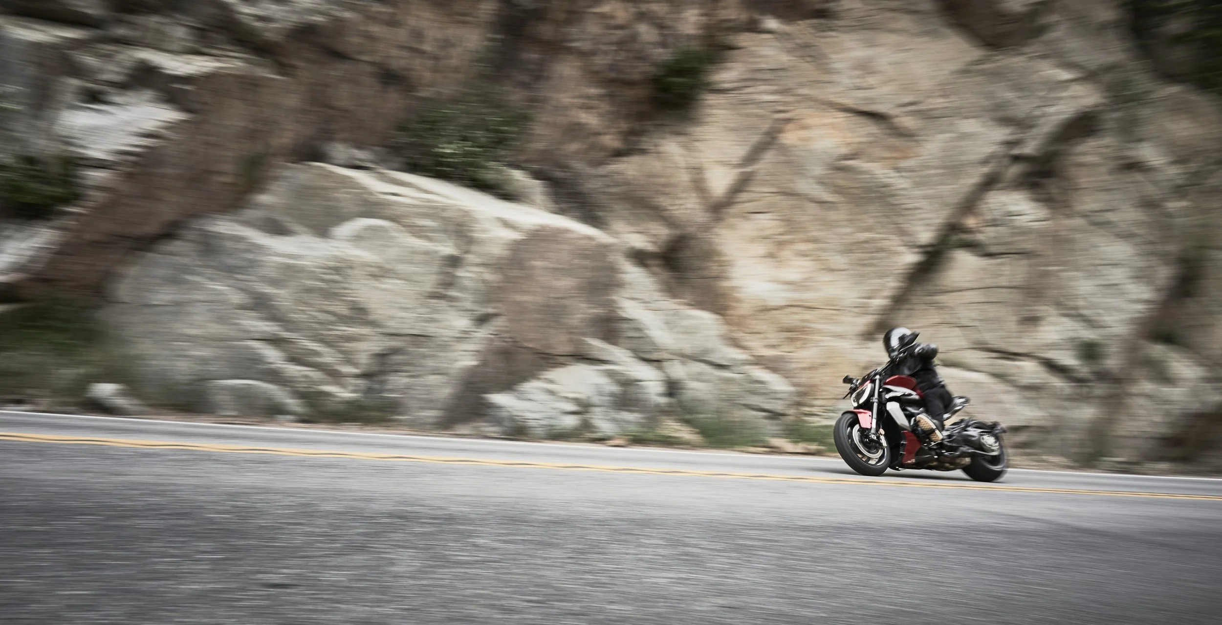 25012 Ducati Diavel 6032.jpg