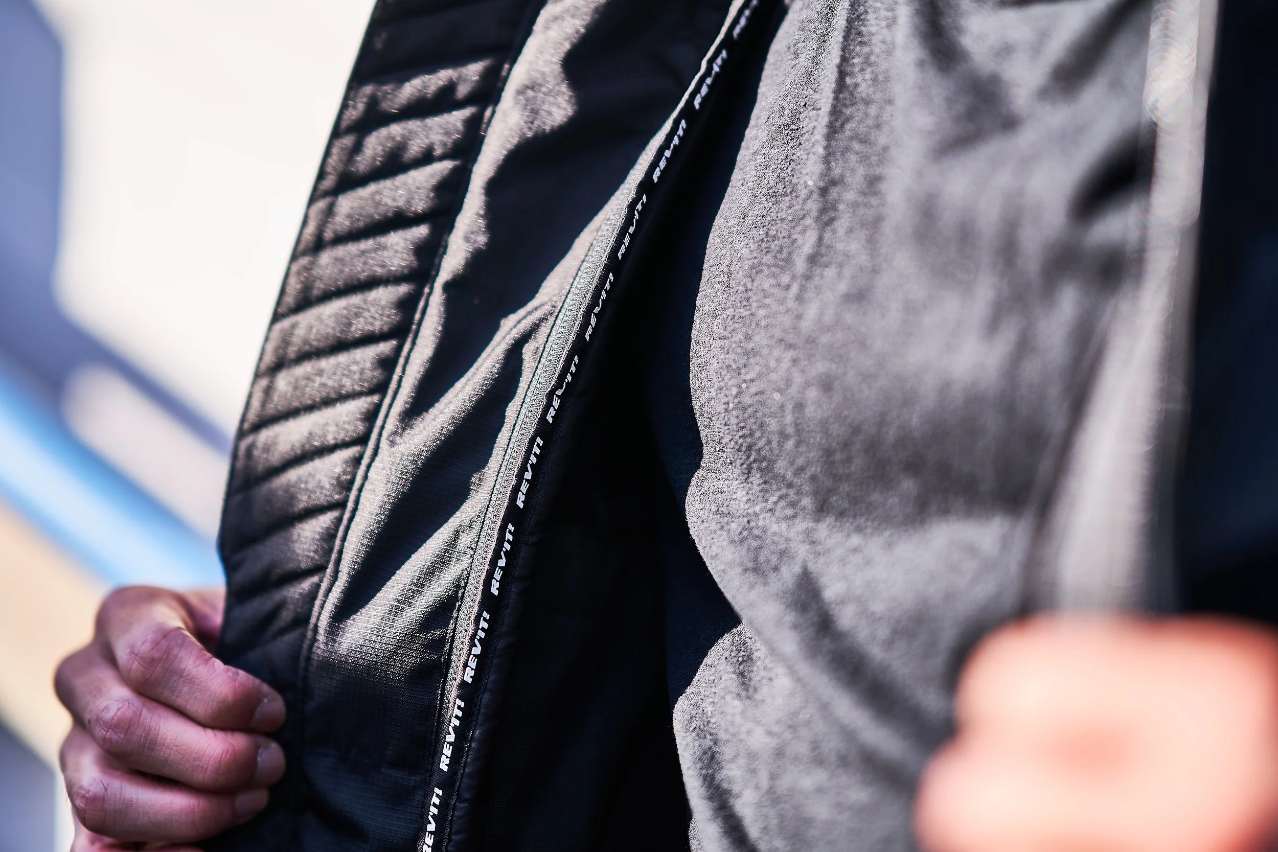 22022 REV'IT! SS23 R 28128.jpg