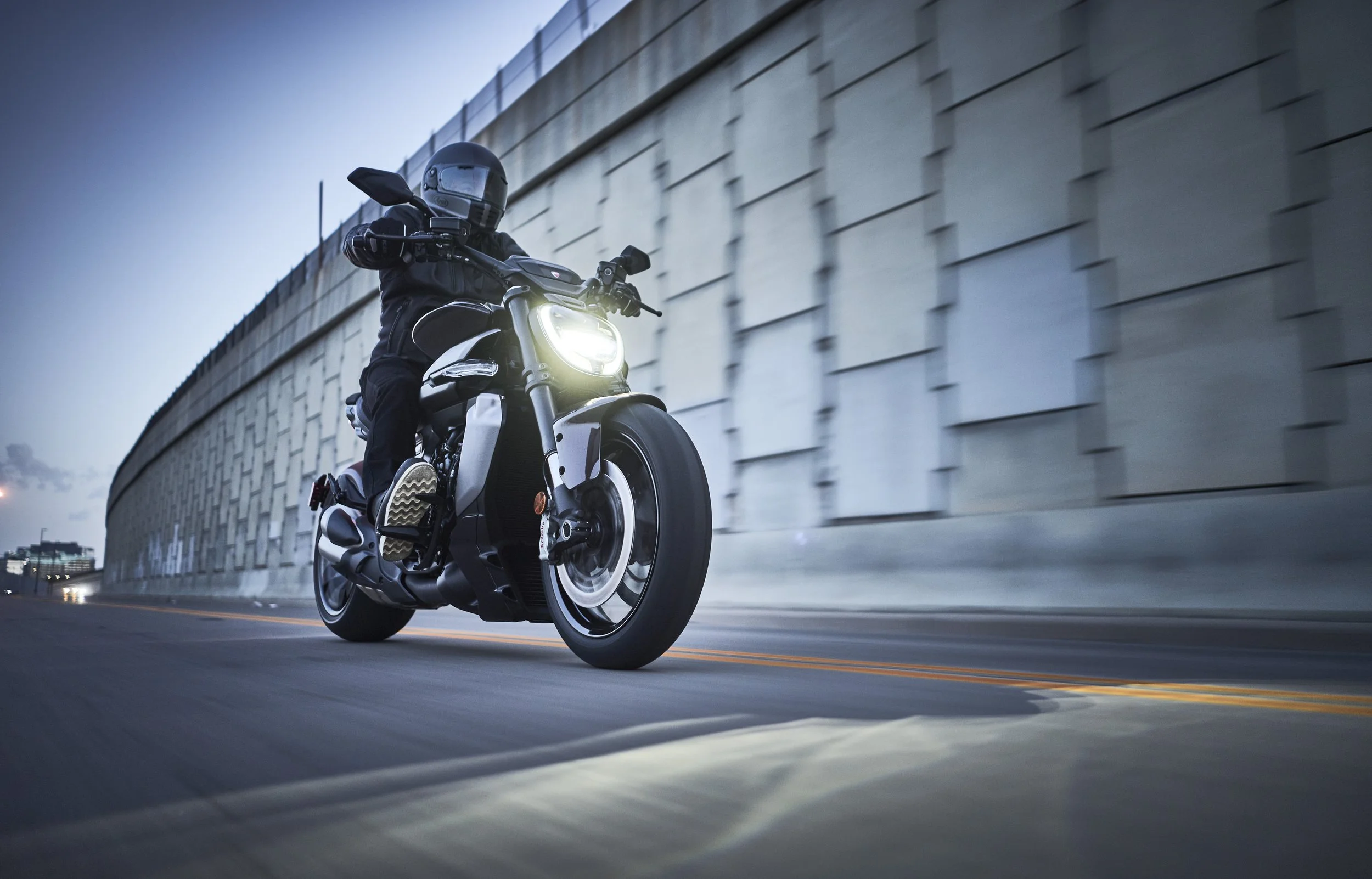 25012 Ducati Diavel 1319.jpg