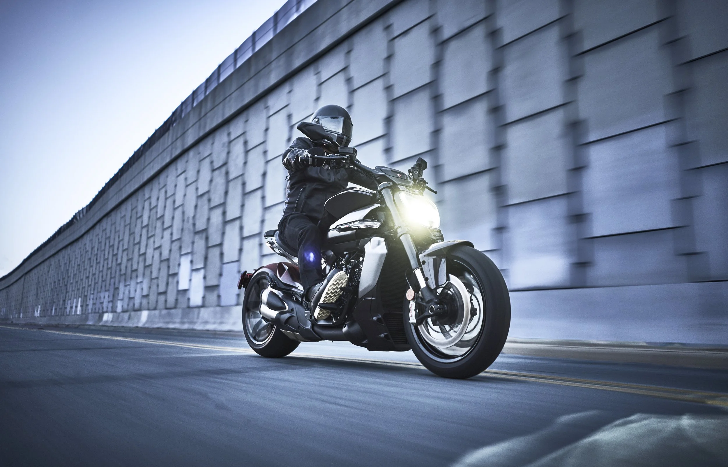 25012 Ducati Diavel 1302.jpg