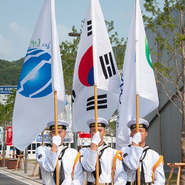 Korean marines hold the flags of South #Korea, the Bureau International des Expositions, and #Expo2012Yeosu, during the opening ceremony of this World Expo.
#WorldExpos #BureauInternationalDesExpositions