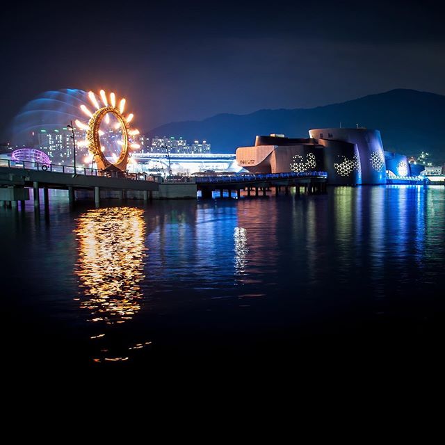 It took me several hours and a lot of walking to find the right time and spot for this night photo of the Big-O and the Theme Pavilion at #Expo2012Yeosu. 
#WorldExpos #PublicDiplomacy