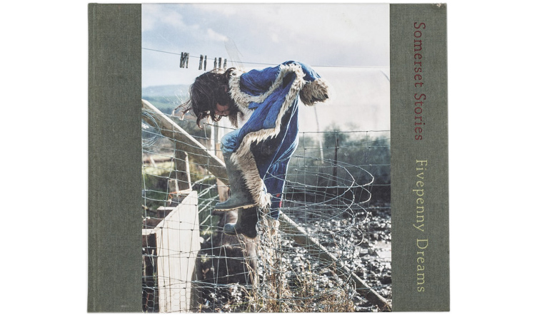 Limited Edition Signed by Venetia Dearden. Hardcover, 28.5 x 24.4cm 128 pages 56 color photographs English ISBN 978-3-86828-014-2 Price GBP 30.00 / Euro 48.00 2008 Order book or Prints