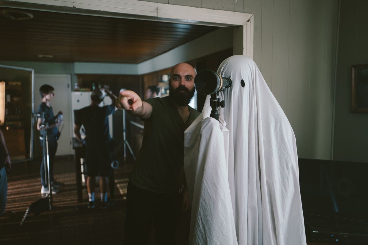 David Lowery und Gespenst am Set