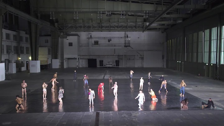 Hangar_Dancers_klein.jpg