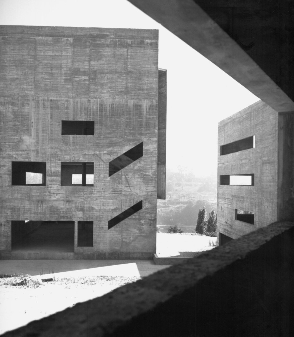  Álvaro Siza, Faculty of Architecture, Porto. Construction photo. 