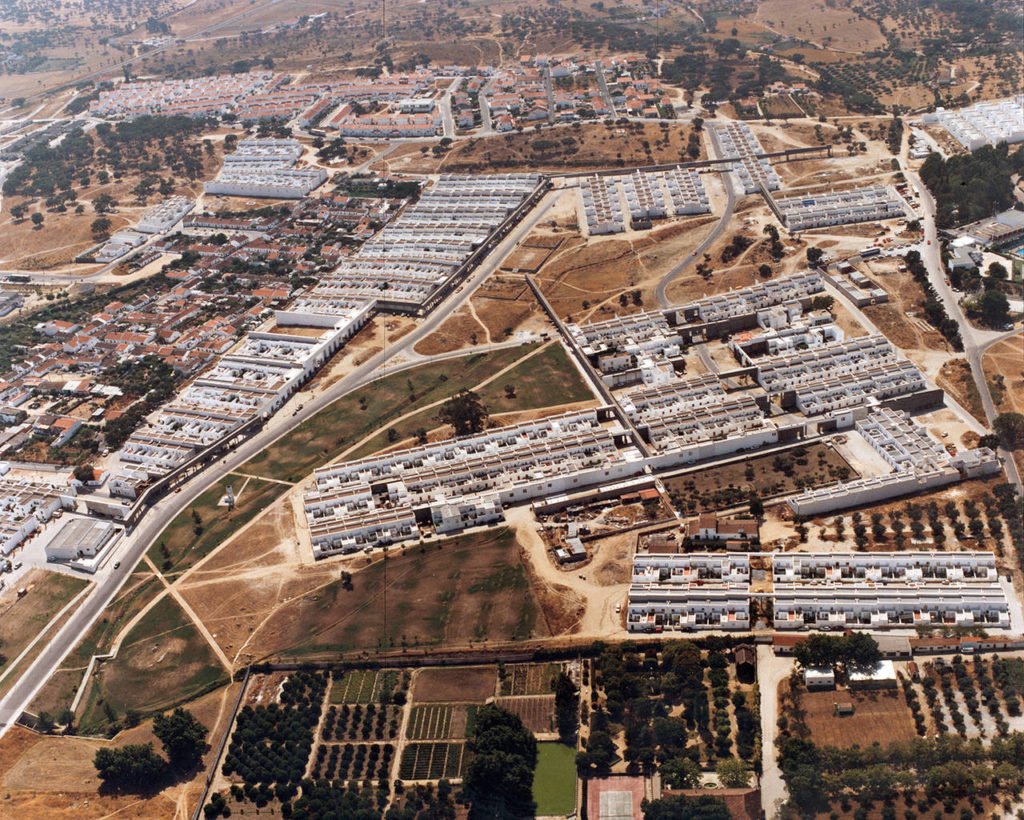  Álvaro Siza, Quinta da Malagueira, Residential District, Evora (Aerial Photo) (CCA) 
