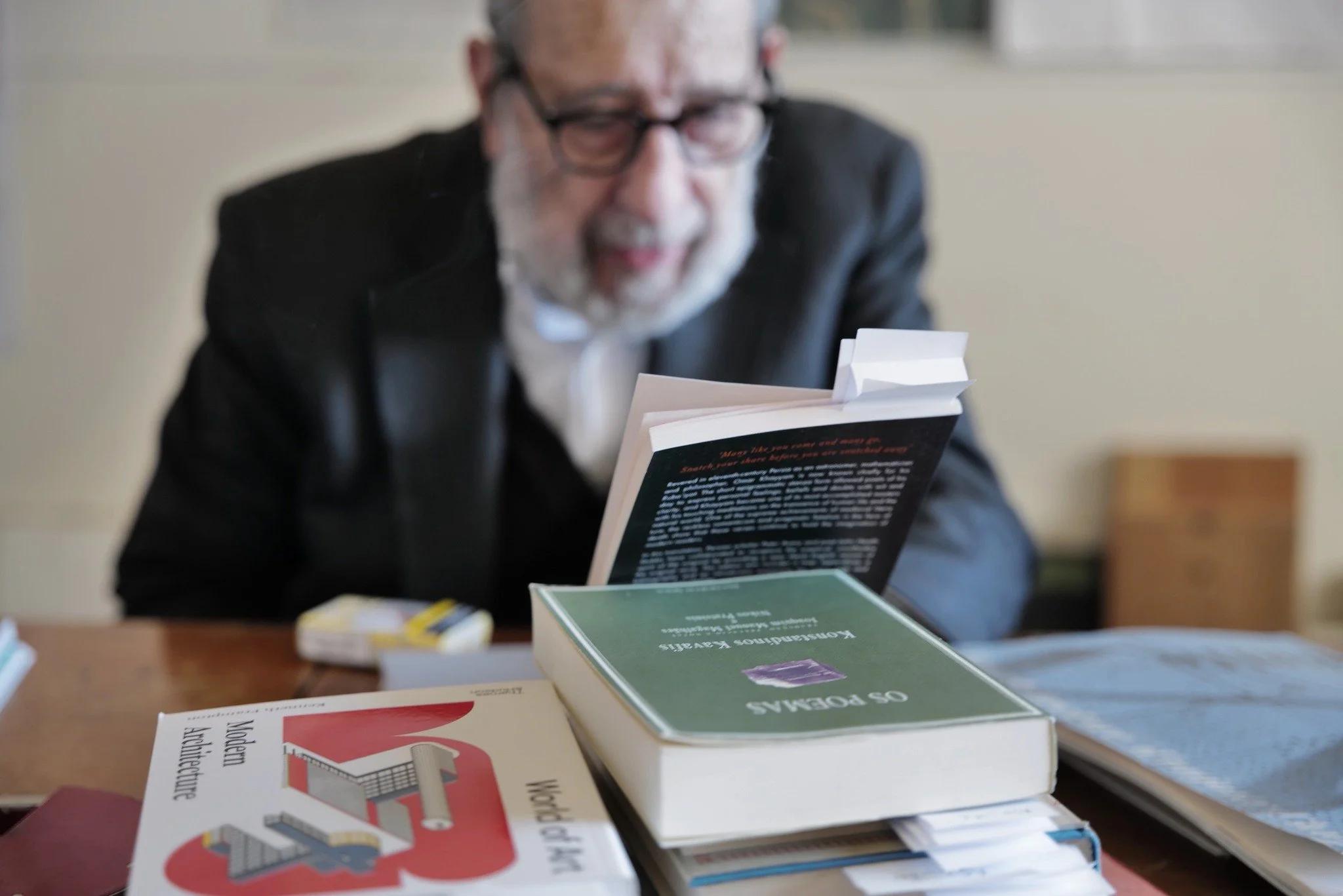 📚 &Aacute;LVARO SIZA &ndash; THE LIST
👉 https://www.monadebooks.com/archive/the-list-1

&Aacute;LVARO SIZA shares the books that have marked him the most through his life. Siza&rsquo;s List spans from fundamental editions on Alvar Aalto or Walther 