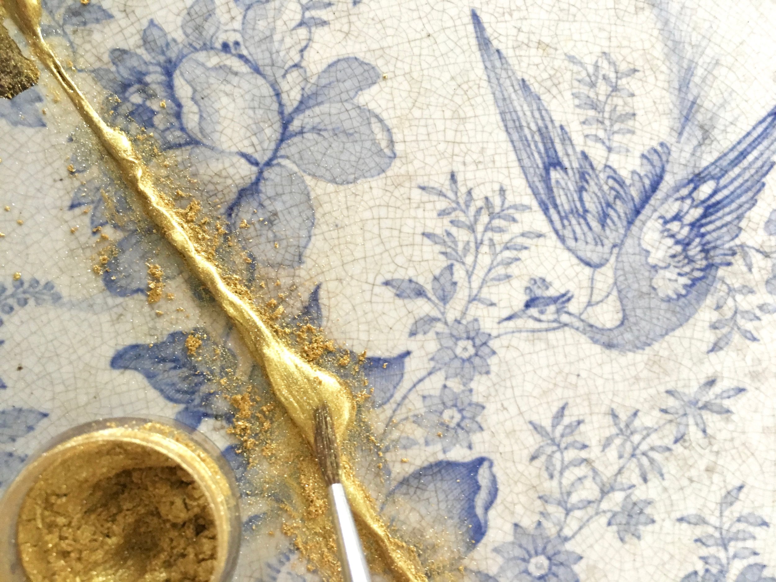 6. When the adhesive is completely dry, bring a warm glow the gold adhesive by burnishing gently with a soft cloth.
