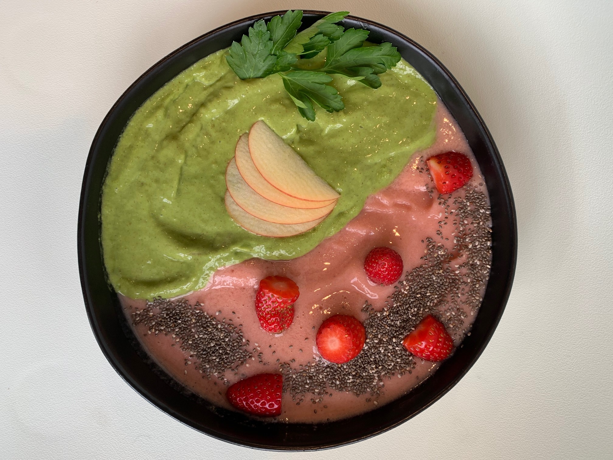 smoothie bowl overhead.jpeg