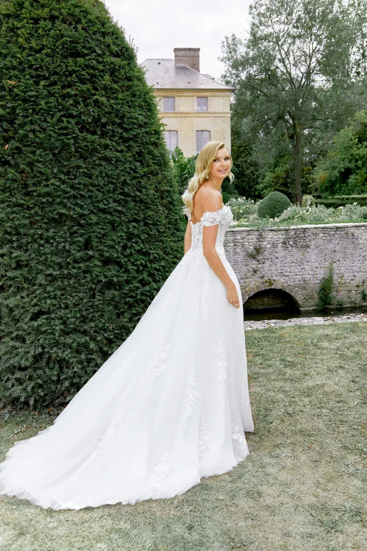 44520_FB_Sincerity-Bridal_2.webp