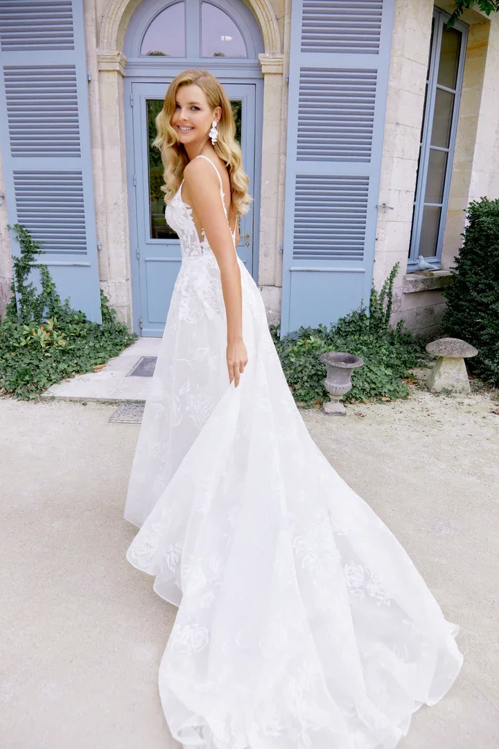 44523_X_Sincerity-Bridal_2.webp