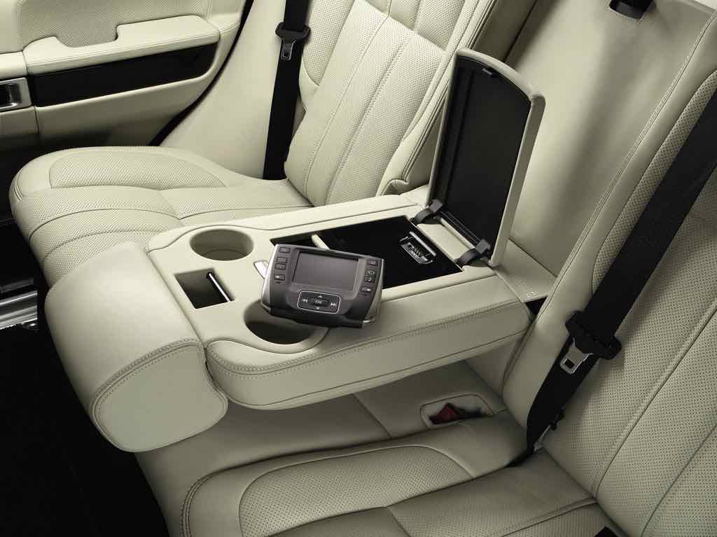 Luxury-in-motion-chauffeur-service-surrey-range-rover-vogue-rear-seats.jpg