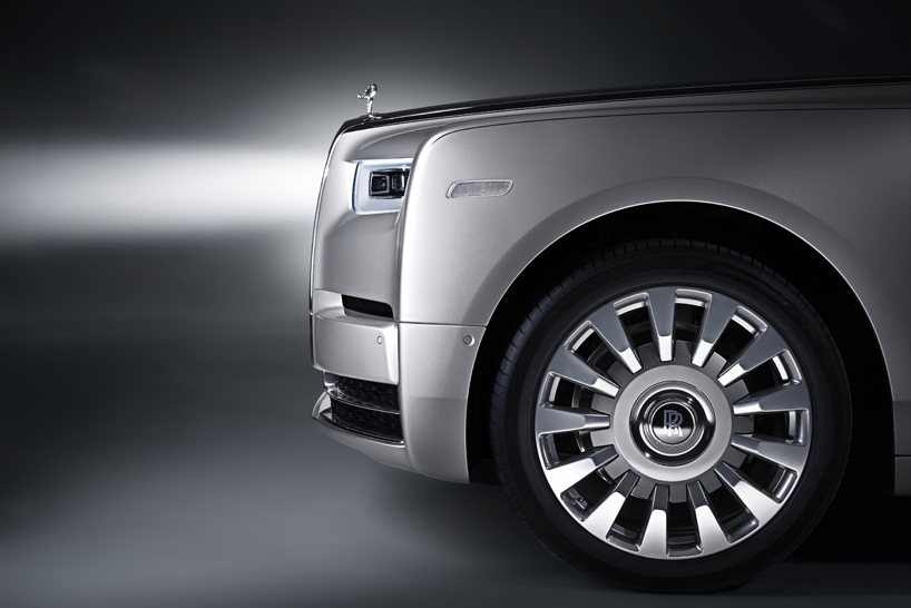 Luxury-in-motion-chauffeur-service-surrey-our-vehicles-rolls-royce-phantom-sophisticated-design-image.jpg