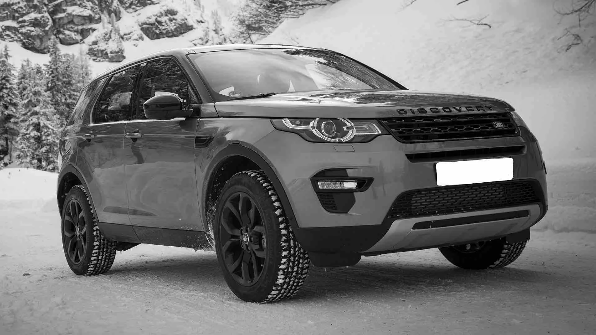 Luxury-in-motion-chauffeur-winter-4x4-service-surrey-land-rover-discovery-sport.jpg