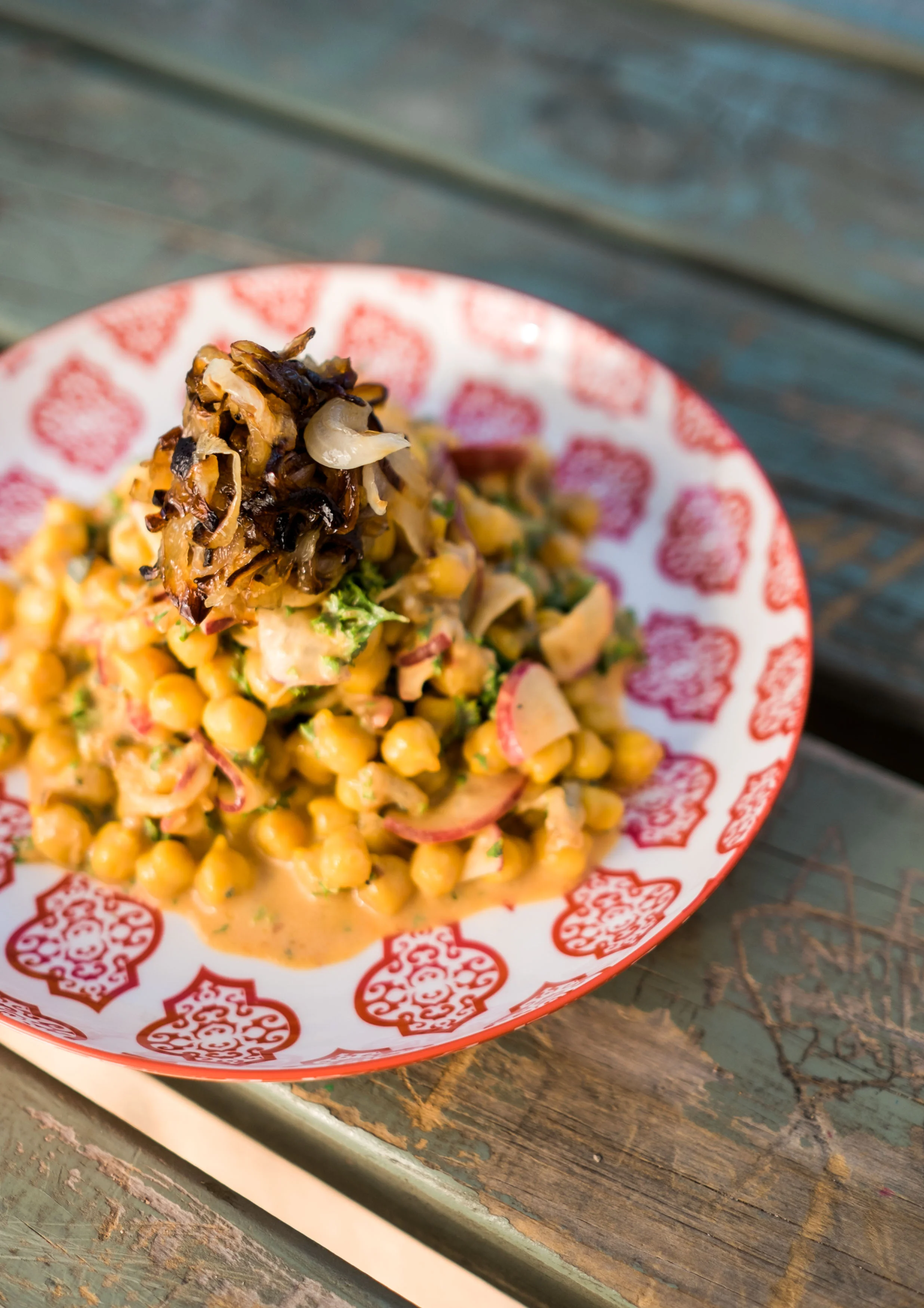 Kichererbsen-Dattel-Salat mit gerösteten Zwiebeln2.jpg