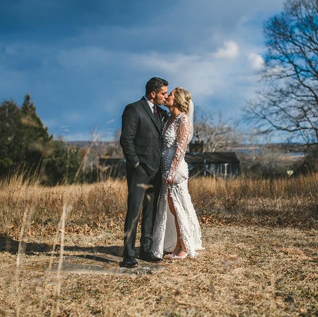 What a way to kick off the 2020 season. Check out the full post on my blog. Link in profile. 
#tonyspinelliphotography #ctweddingphotographer #copperbeechinnwedding