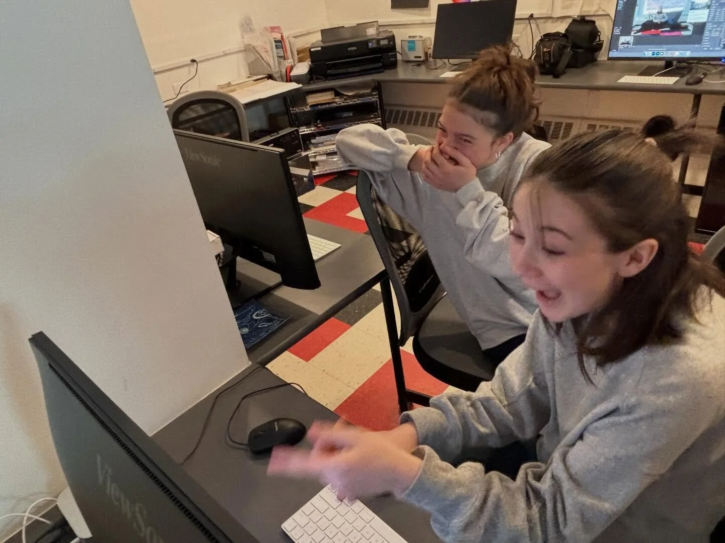 Spring classes at InSight are underway and students are already working hard to create fun and impactful images. 😊📸 #insightphotographyproject #brattleboro #vermont #youthphotography