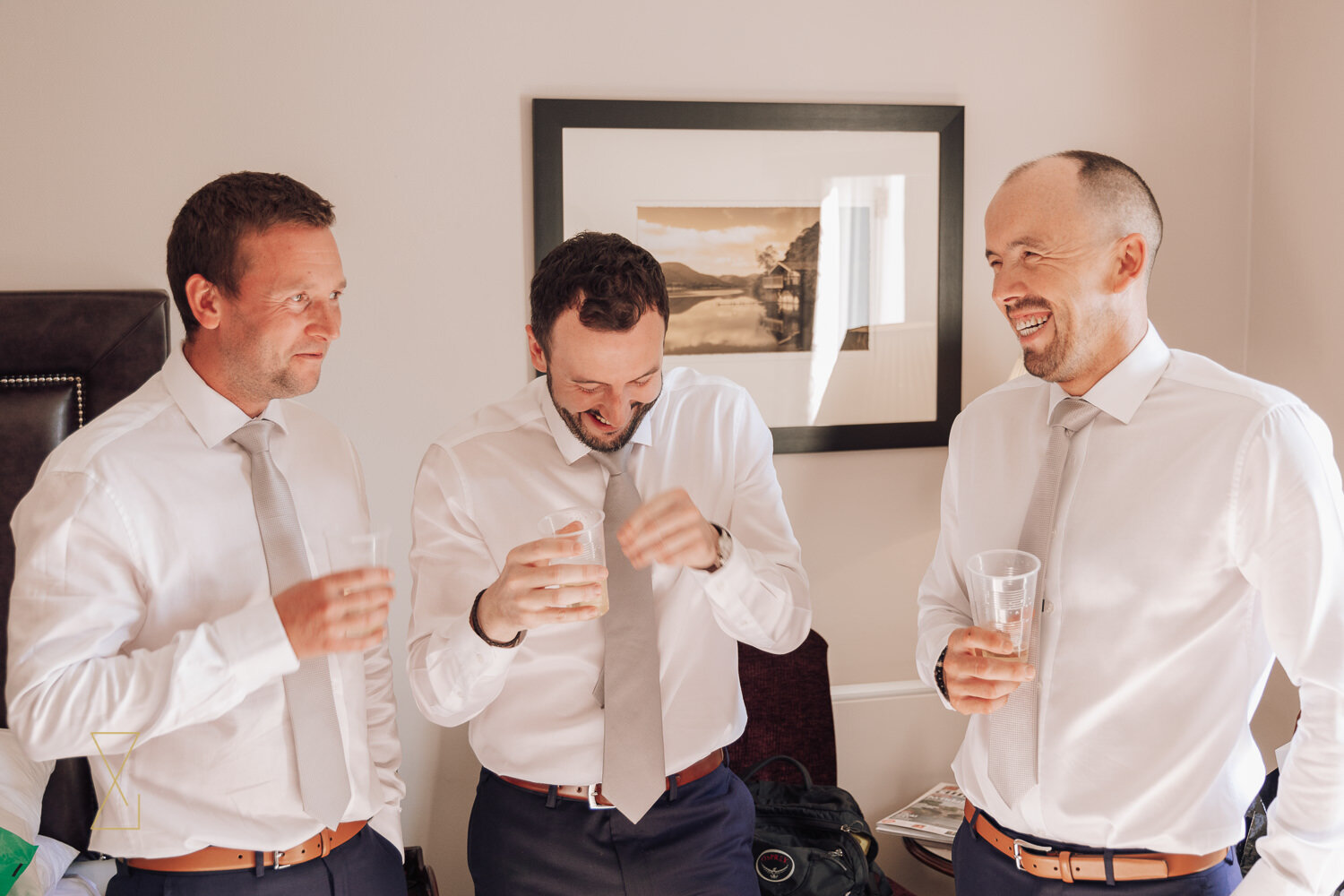 Groomsmen-laughing-on-wedding-morning