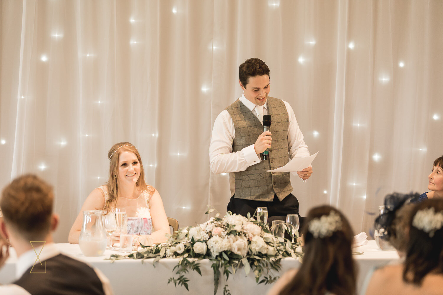 Groom-reading-his-wedding-speech