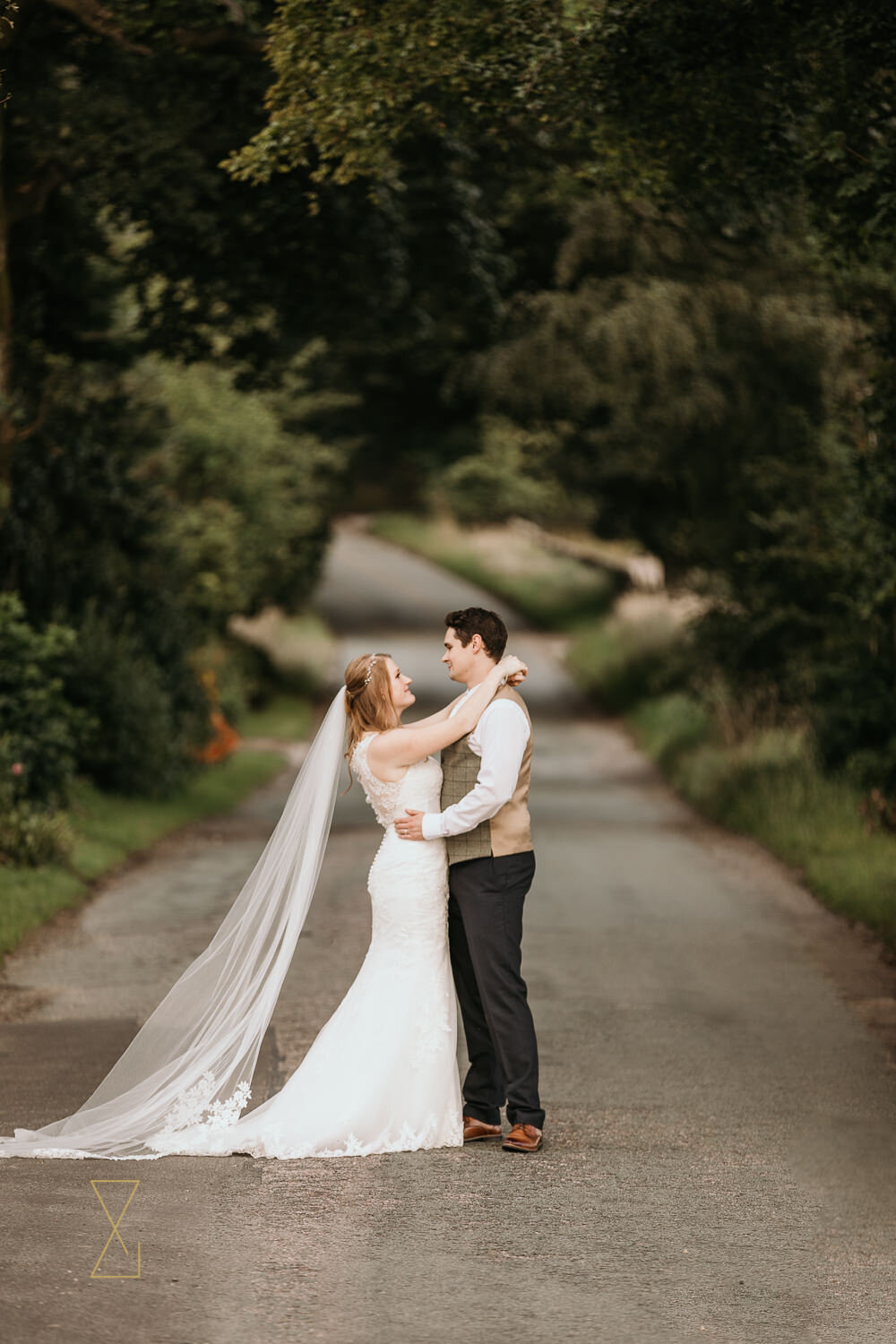 Bride-and-groom-summer-country-wedding-photo