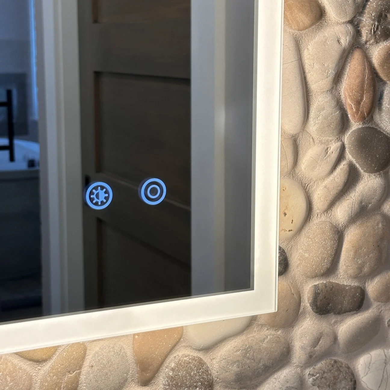 Arocordis_MainBath_DetailMirrorStone.jpg
