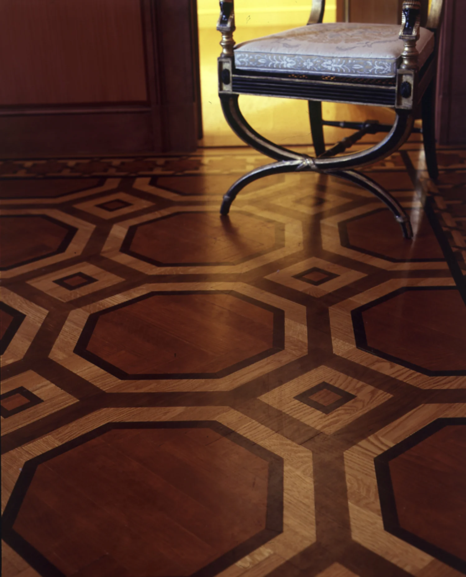 Pilar Crespi dining wood floor 02.jpg