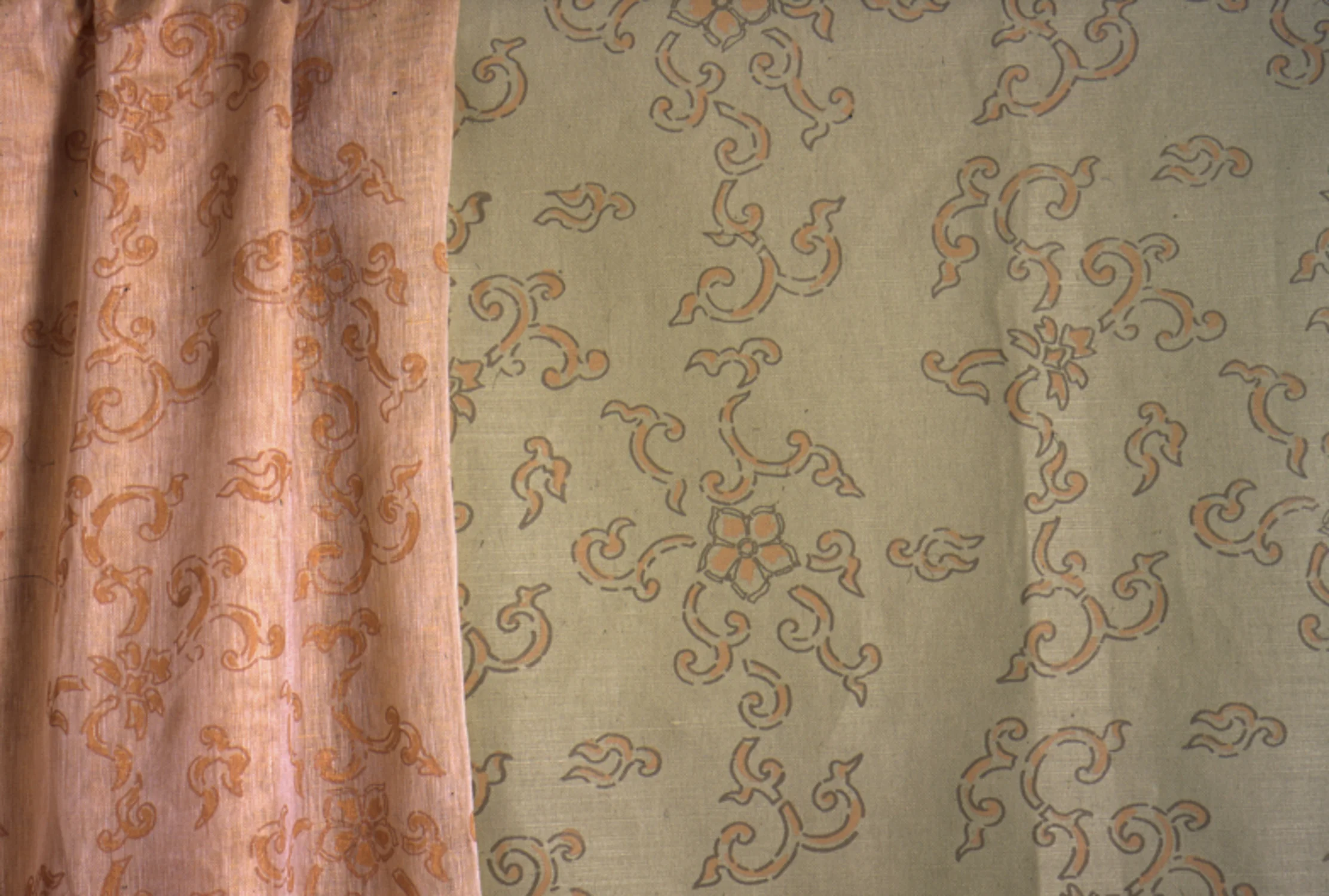 12_Arabesque on Custom Mix toile.jpg