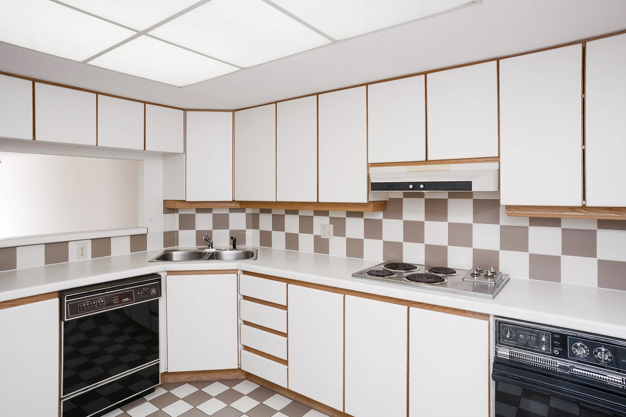 Kitchen_1.jpg