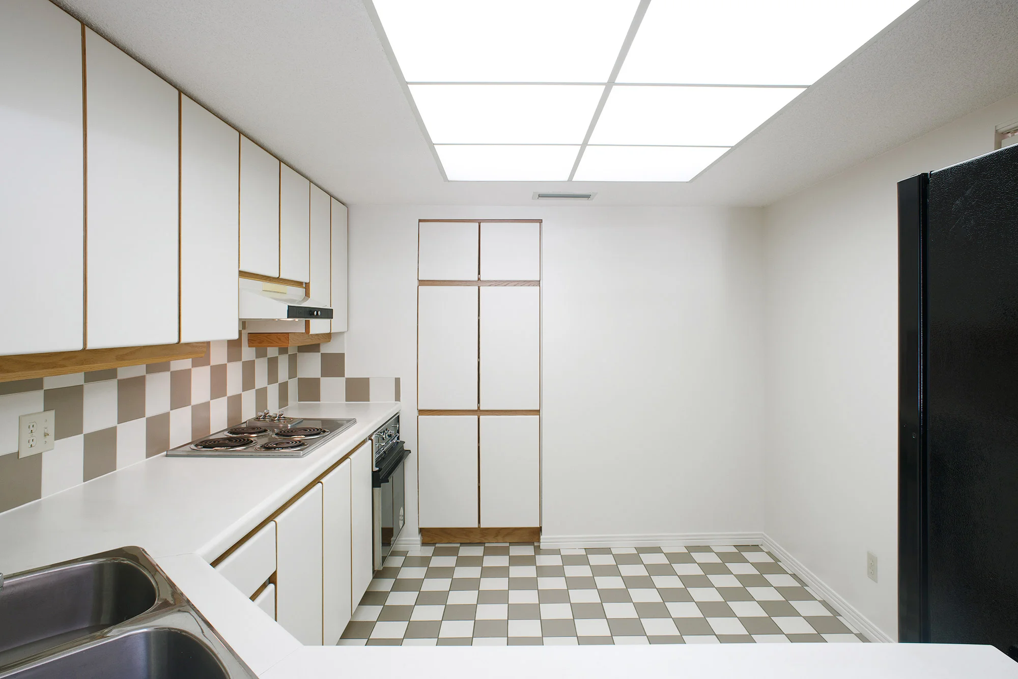 Kitchen_2.jpg