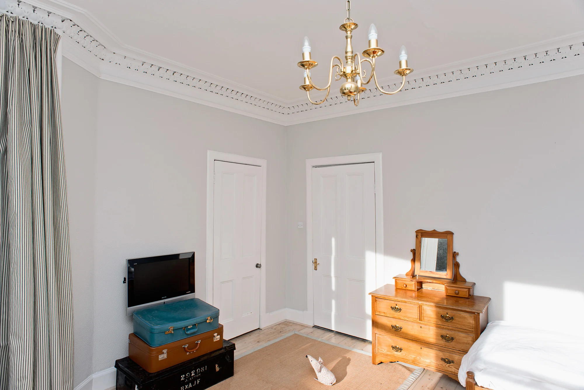LivingRoomBigger.jpg