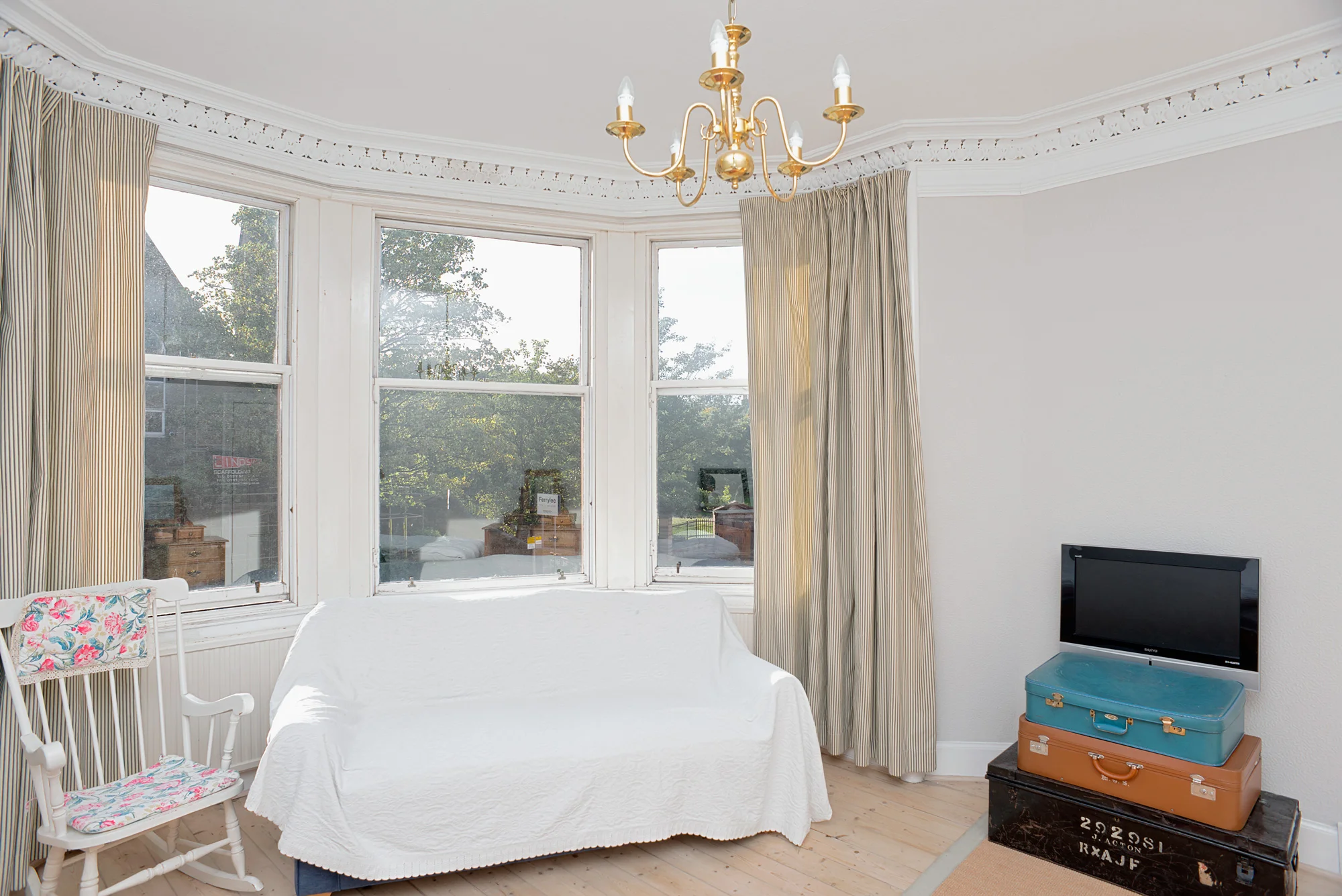 LivingRoomBigger2.jpg