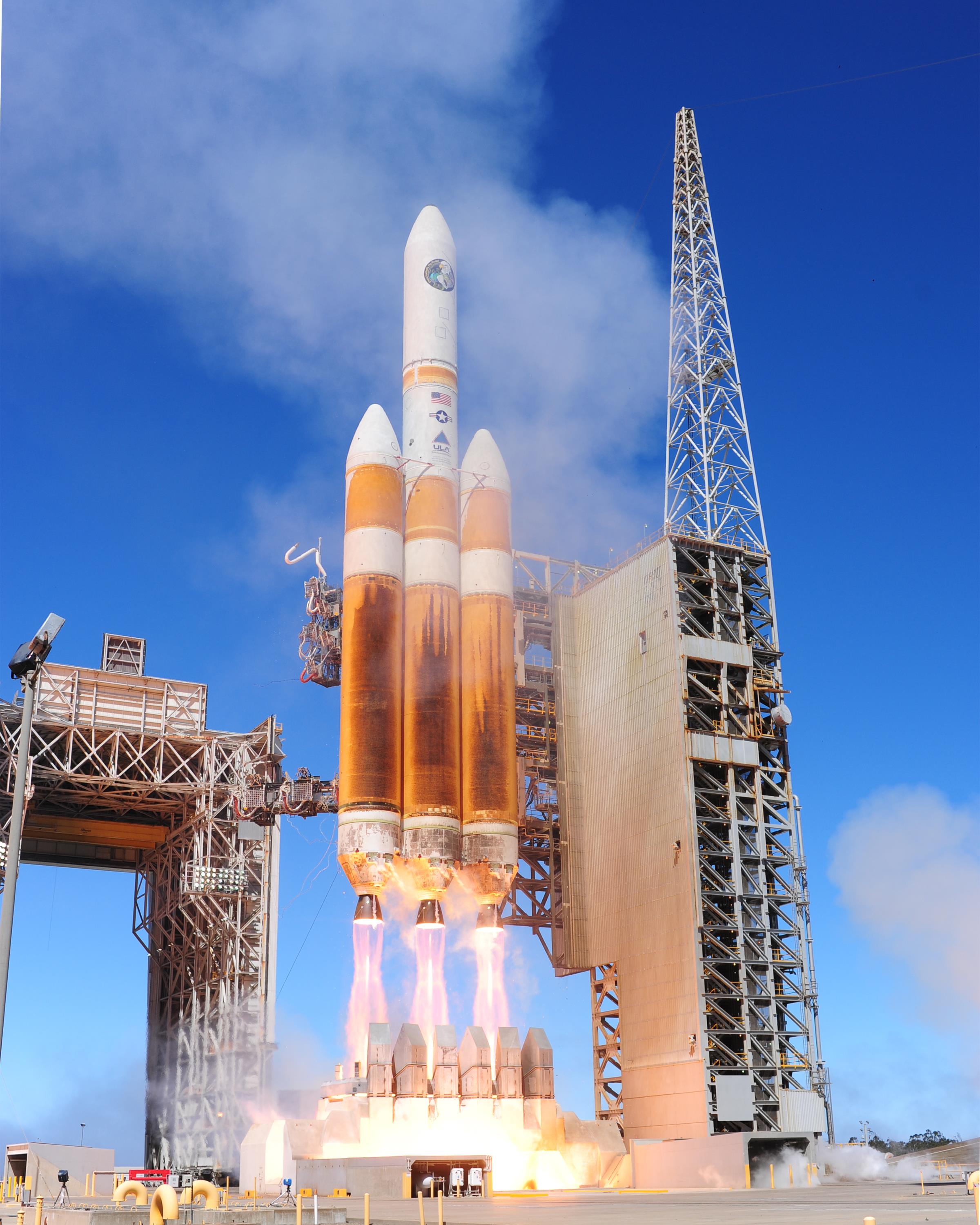 Behold, the Delta IV Heavy, my favorite operational rocket. Image from Wikipedia .