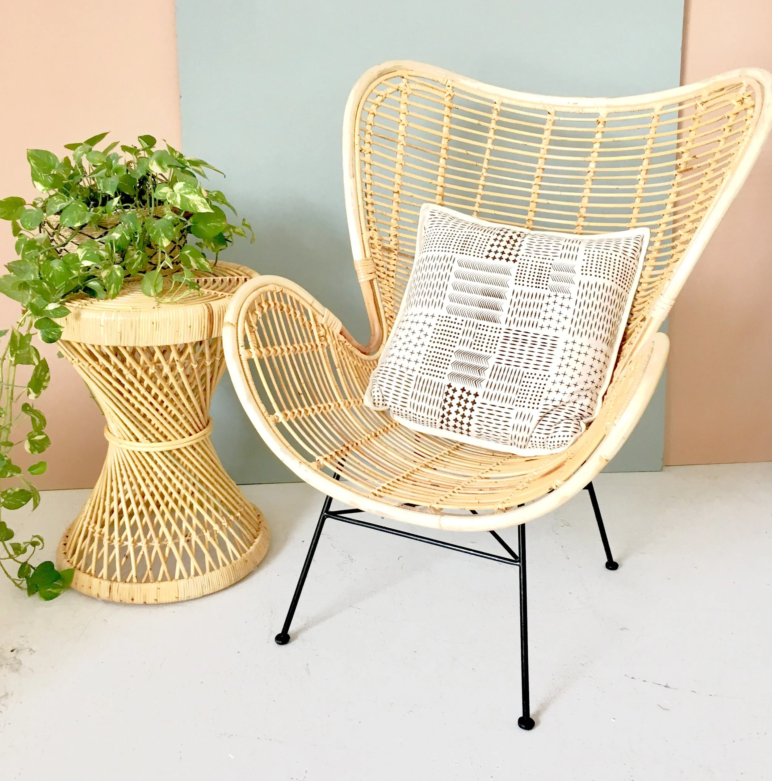 <span style="font-family:Helvetica;letter-spacing:2px;font-size:10px;color:rgba(28,28,28,0.8);text-transform:uppercase;"><b>AMSTERDAM CHAIR </b></span>