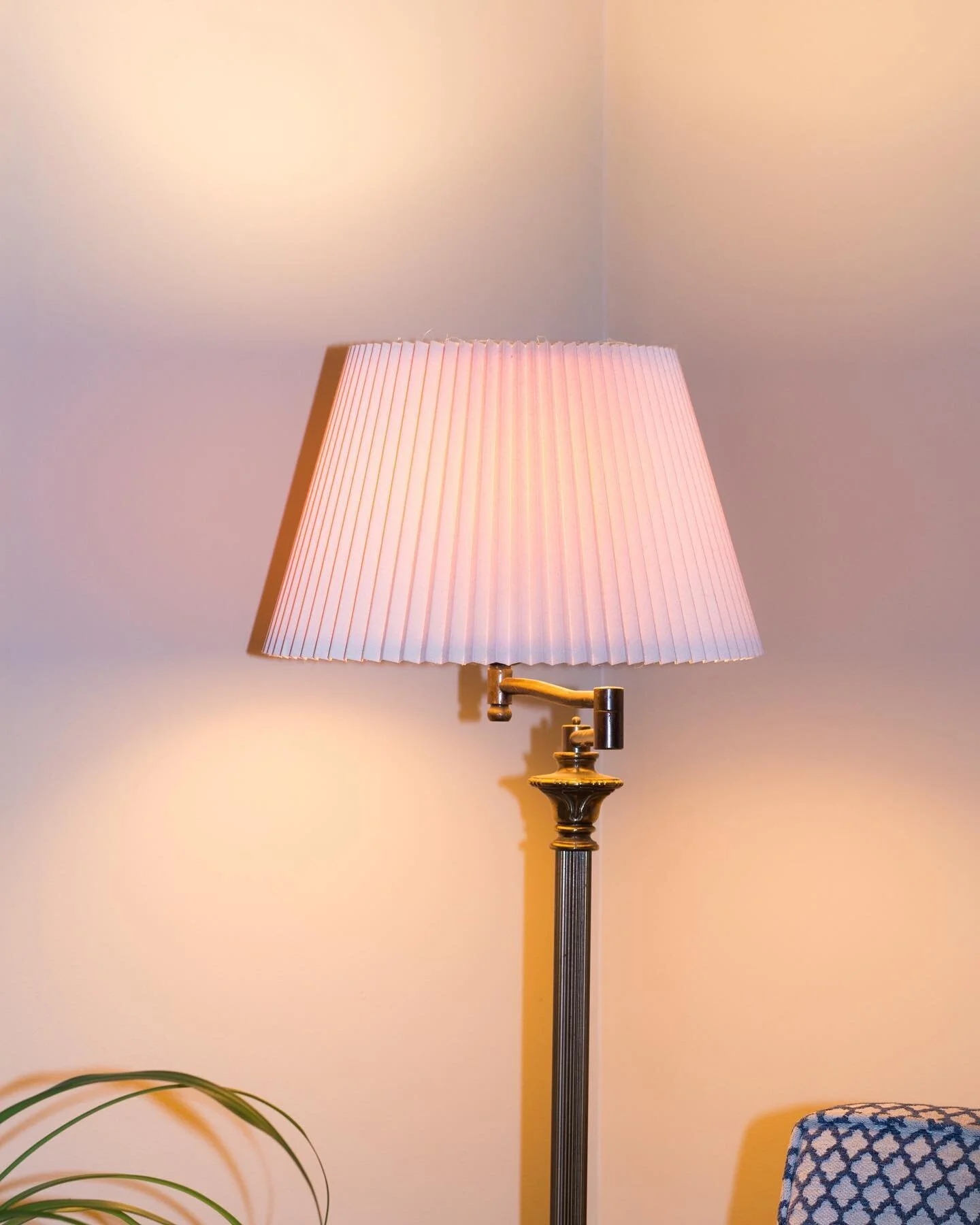 can i still call it a still life if i just took a pic of my moms lamp .
.
.
.
.

#insomniamag&nbsp;#ourmag&nbsp;#reframedmag&nbsp;#fubiz&nbsp;#filmwave&nbsp;#paradisexmagazine&nbsp;#aintbadmagazine&nbsp;#broadmag&nbsp;#missnothingmag&nbsp;#indiepende