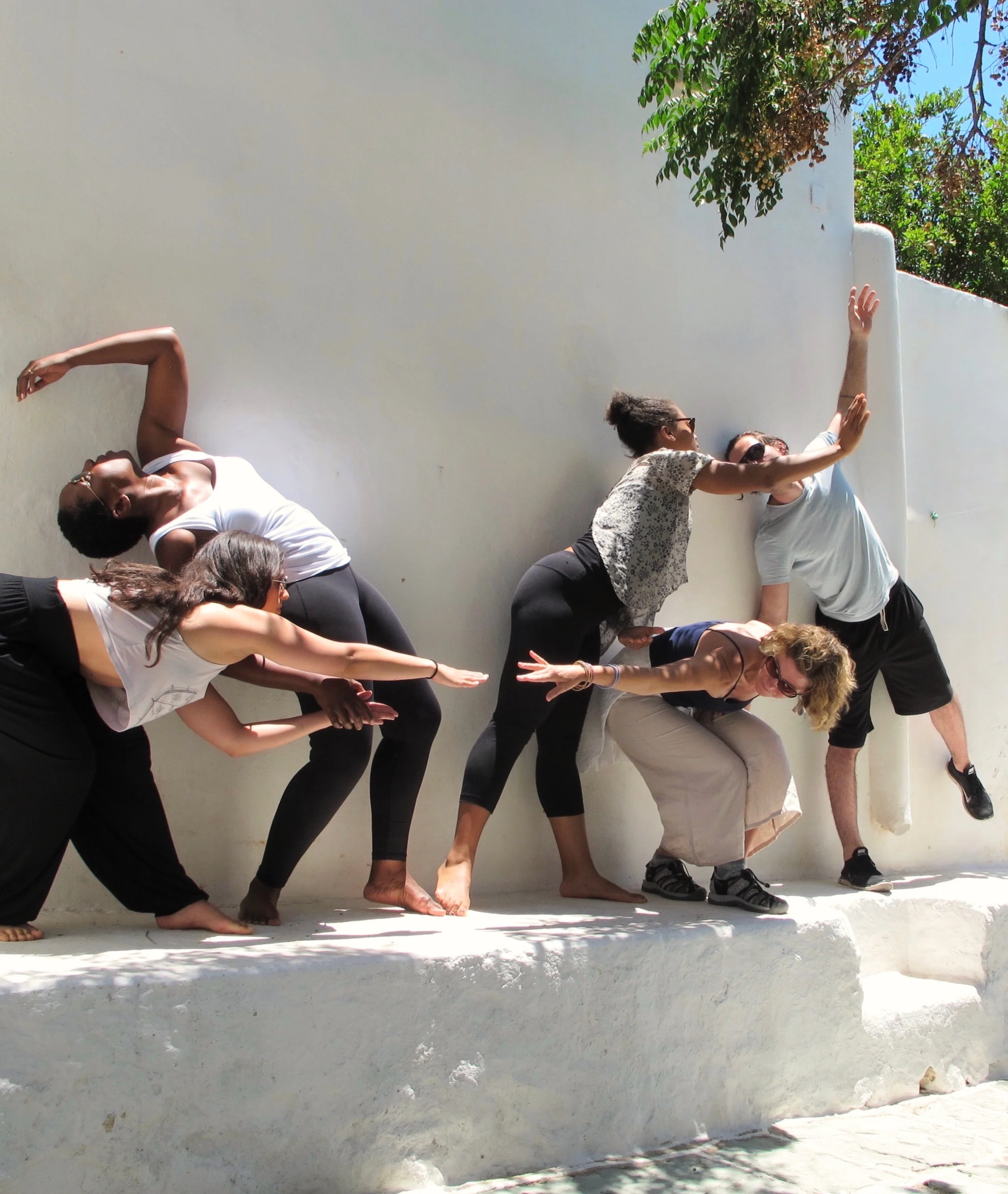 Improvising with frieze/tableau in Chora town.