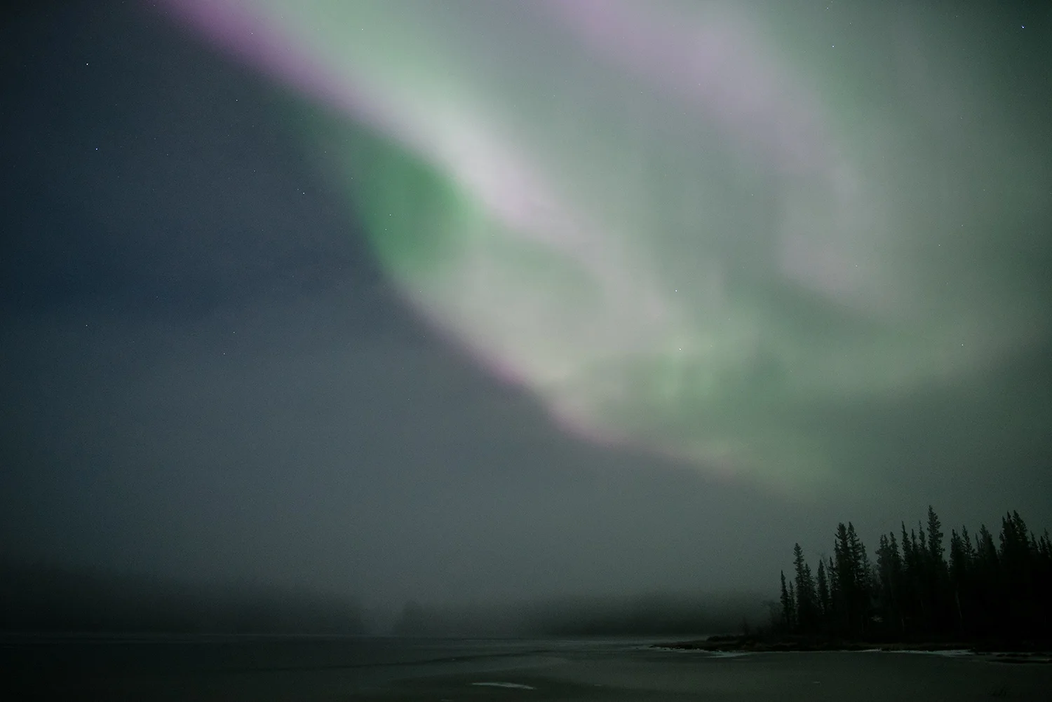 October; the ultimate balance between typically really good auroral activity, and the beginning of winter. And freeze up around here does mean we're going to have some cloud this month - although your first week to two weeks are usually a safe bet that falls inline with September's tendencies. During the last half of October, lake effect cloud is something to be aware of, and often general forecasts do not account for this. What it means, is as colder air masses move over Great Slave Lake, it picks up warmer, moist air over the lake, forming broken or overcast mid-altitude cloud which can linger over Yellowknife for days at a time. So while the payoff can be great in October, be also prepared to spend some nights cosied up at your accommodation under cloud, but hopefully armed with candles, coffee, and a book.