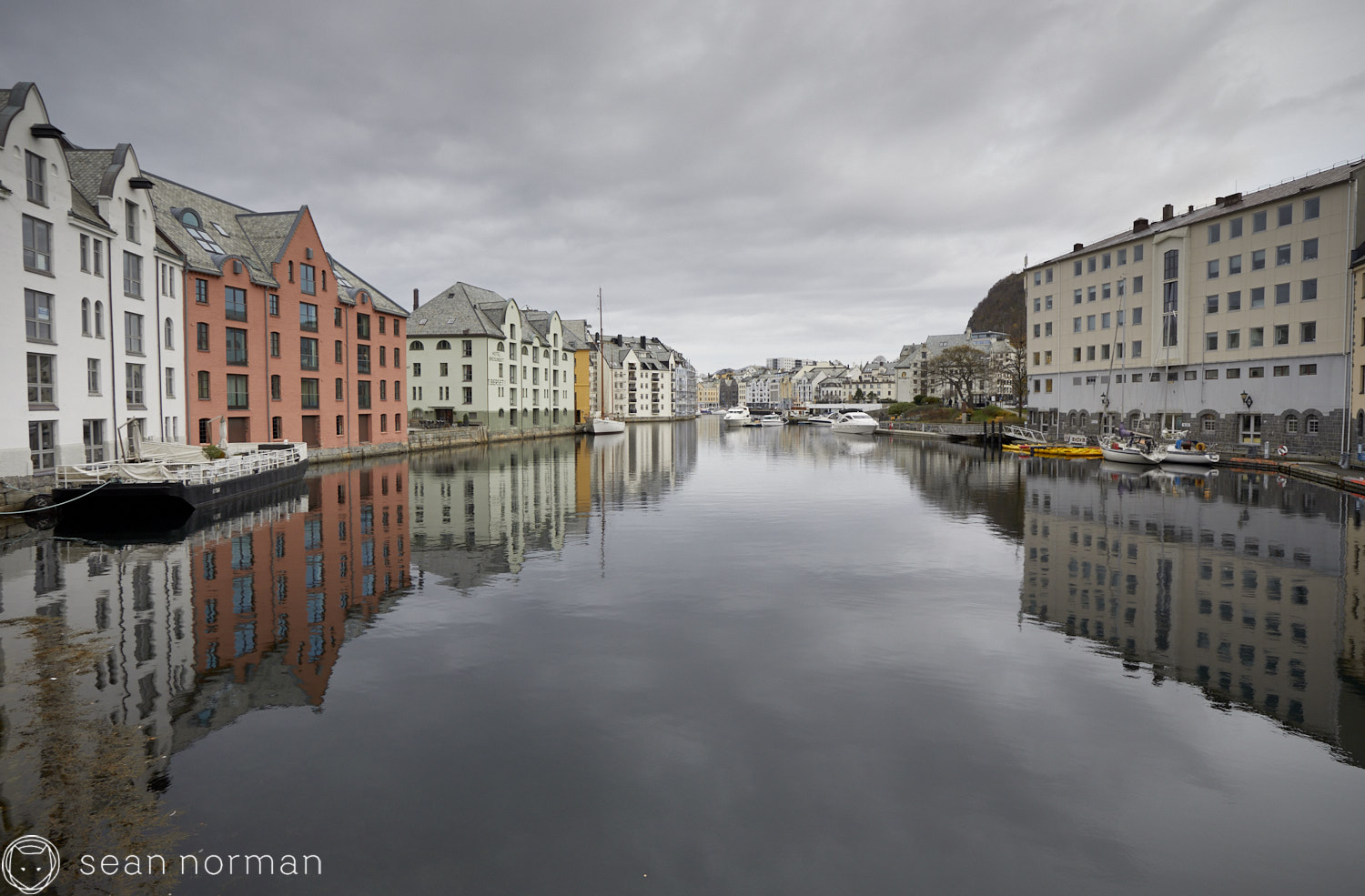 Sean Norman - Reine Lofoten Norway Aurora Chasing -.jpg