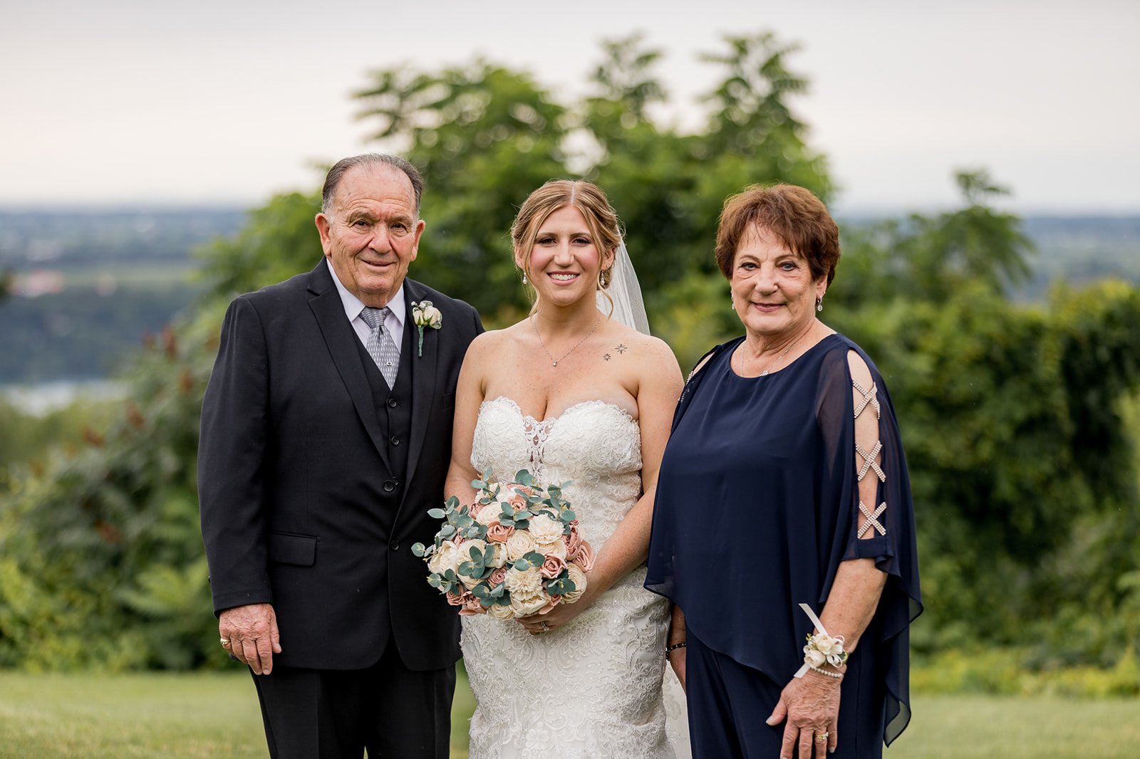 Lewiston-Wedding-Photography-Niagara-Falls-Country-Club-Family-Photos