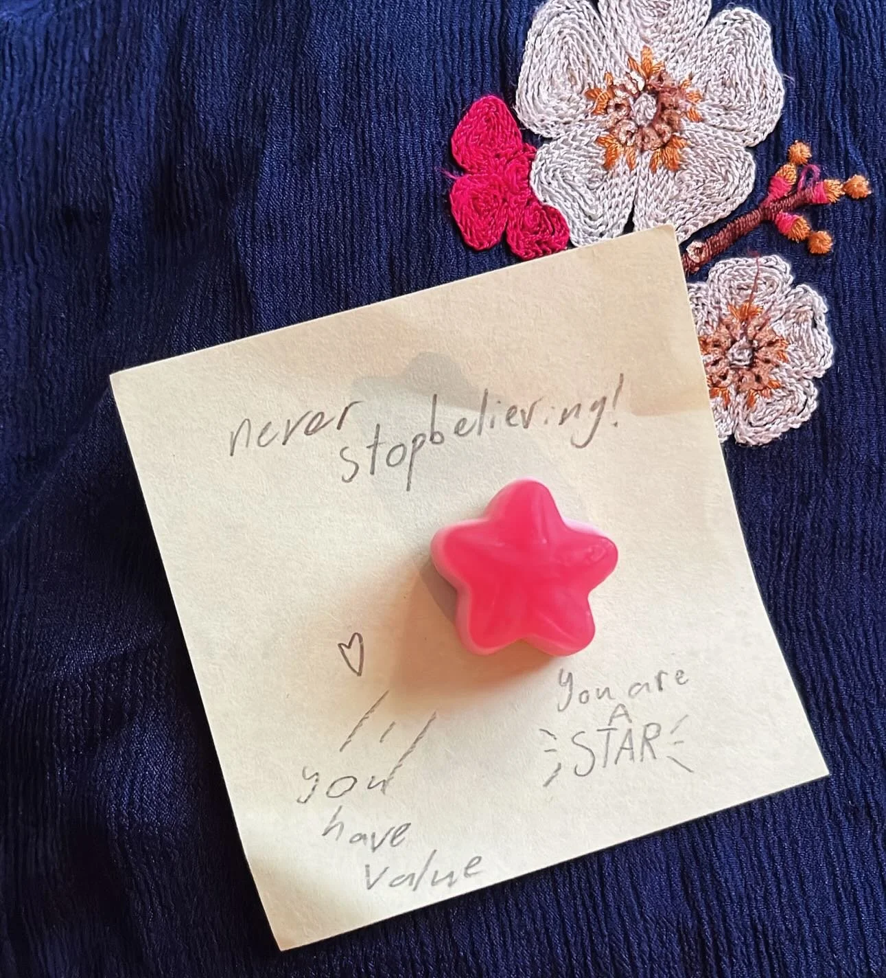 Love notes on my pillow from my youngest son 🌸💔👦🏻🥹🌟
#neverstopbelieving 
#youhavevalue 
#youareastar 
#cheerleader 
#thingsmychildrensay 
#sensitivechild