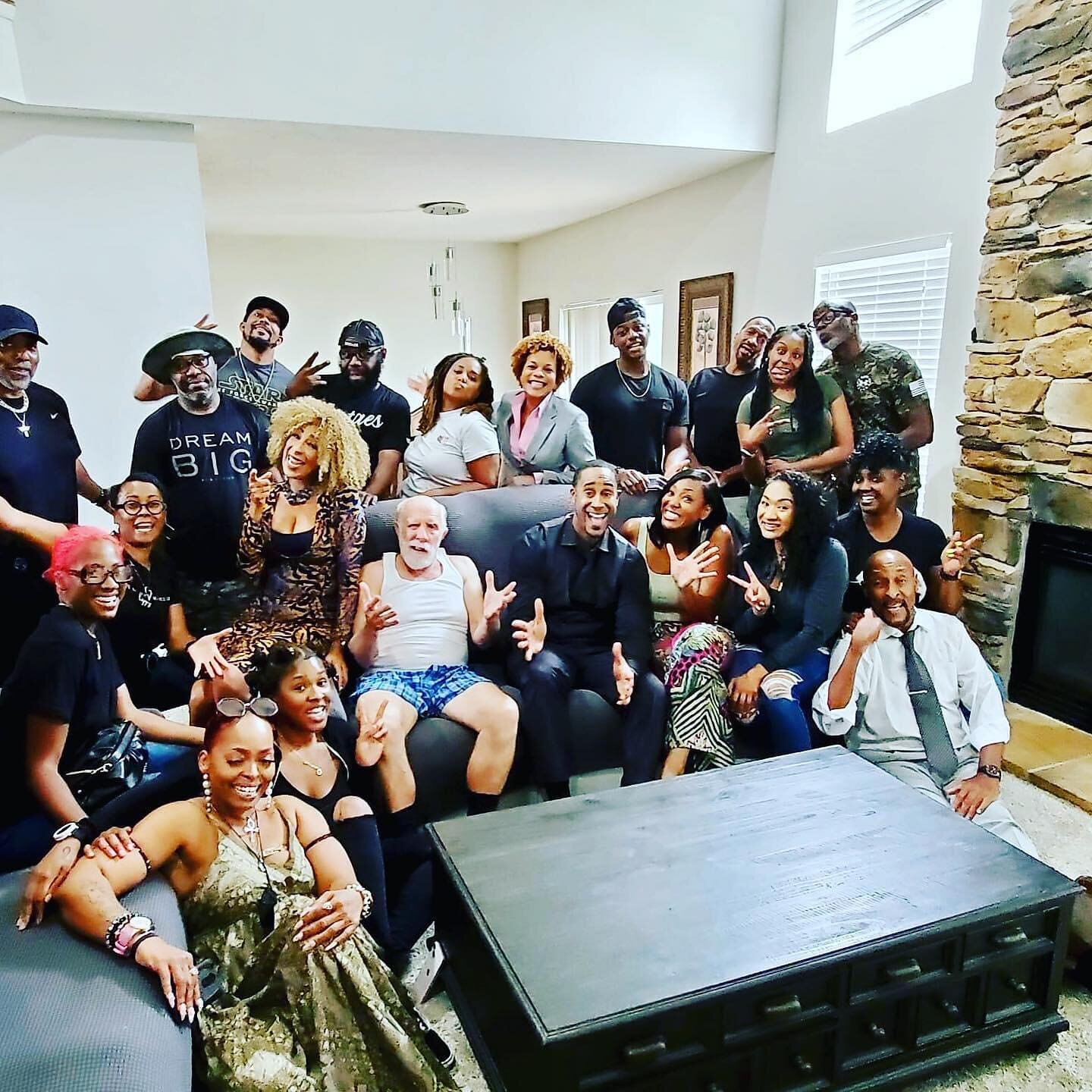 Blessed to have worked with such a wonderful crew on set of the upcoming series #Suitedeal running #boomsound for this project and I consider them apart of my extended film family 🎥🎬 Looking forward to working with them again!! S/O to @mitchcredle 