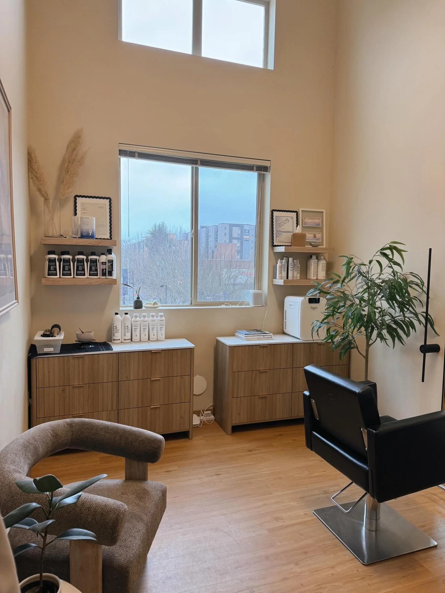 A refresh for the salon before the new year ✨ I am always working to make the studio a relaxing calm place for you to take a break for yourself. A quiet place to unwind. I hope you enjoy the new changes and I can&rsquo;t wait to have you in for your 