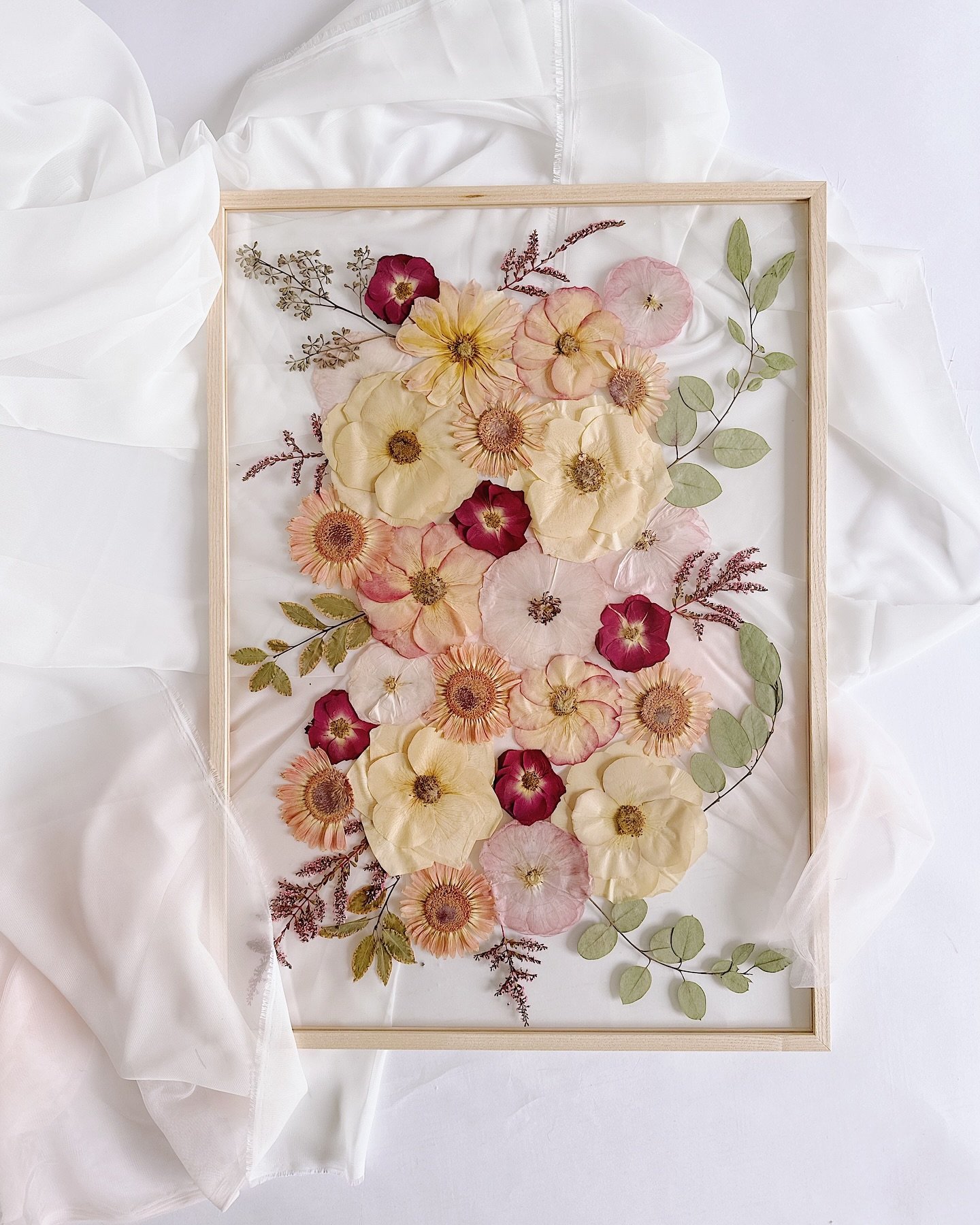 Bloomed Gallery is a premier floral preservation studio proudly serving Seattle and beyond! 🌸✨

They specialize in pressed and dried florals beautifully designed in frames or shadowboxes. Discover how @BloomedGallery can help you turn your wedding f